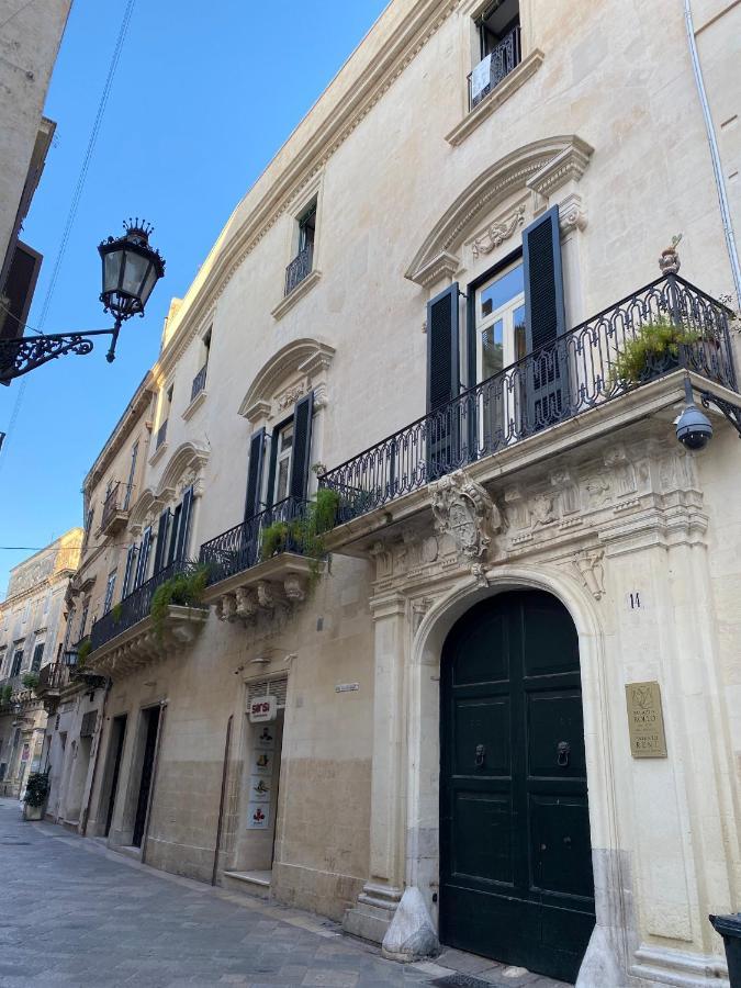 Palazzo Rollo Panzió Lecce Kültér fotó