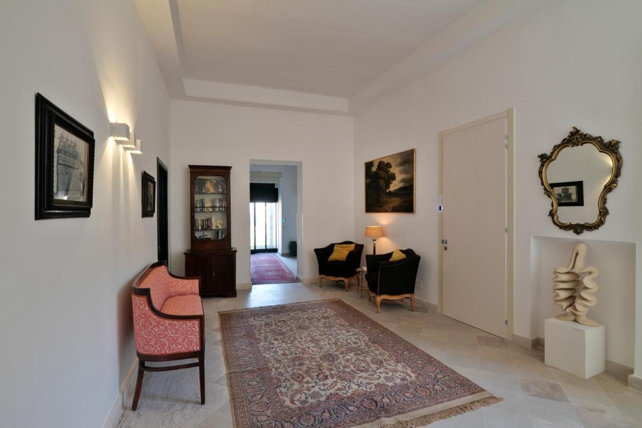 Palazzo Rollo Panzió Lecce Kültér fotó