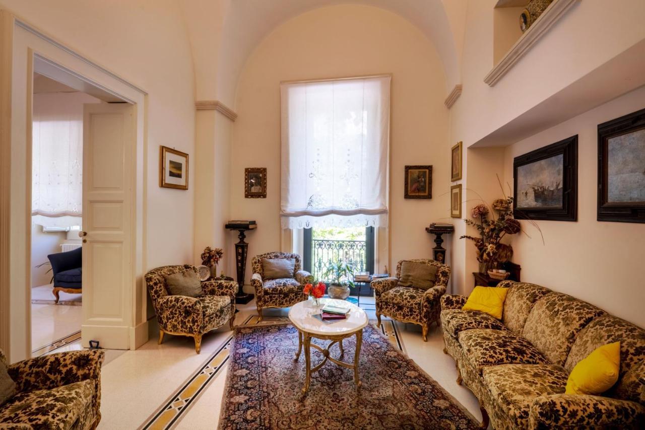 Palazzo Rollo Panzió Lecce Kültér fotó