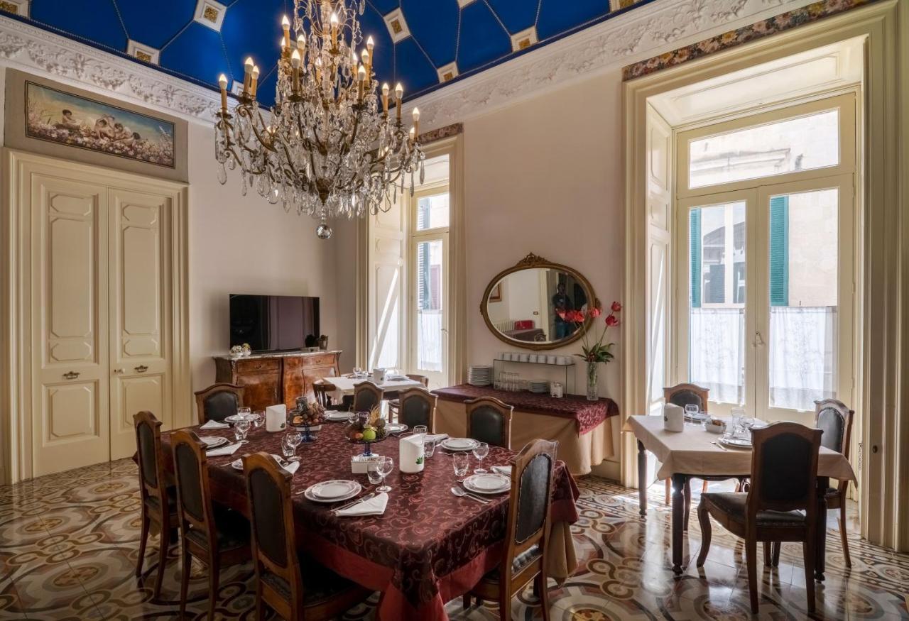 Palazzo Rollo Panzió Lecce Kültér fotó