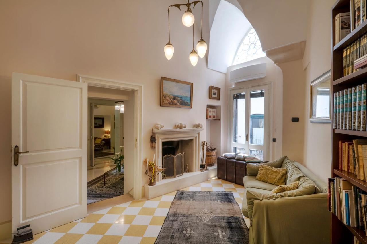 Palazzo Rollo Panzió Lecce Kültér fotó