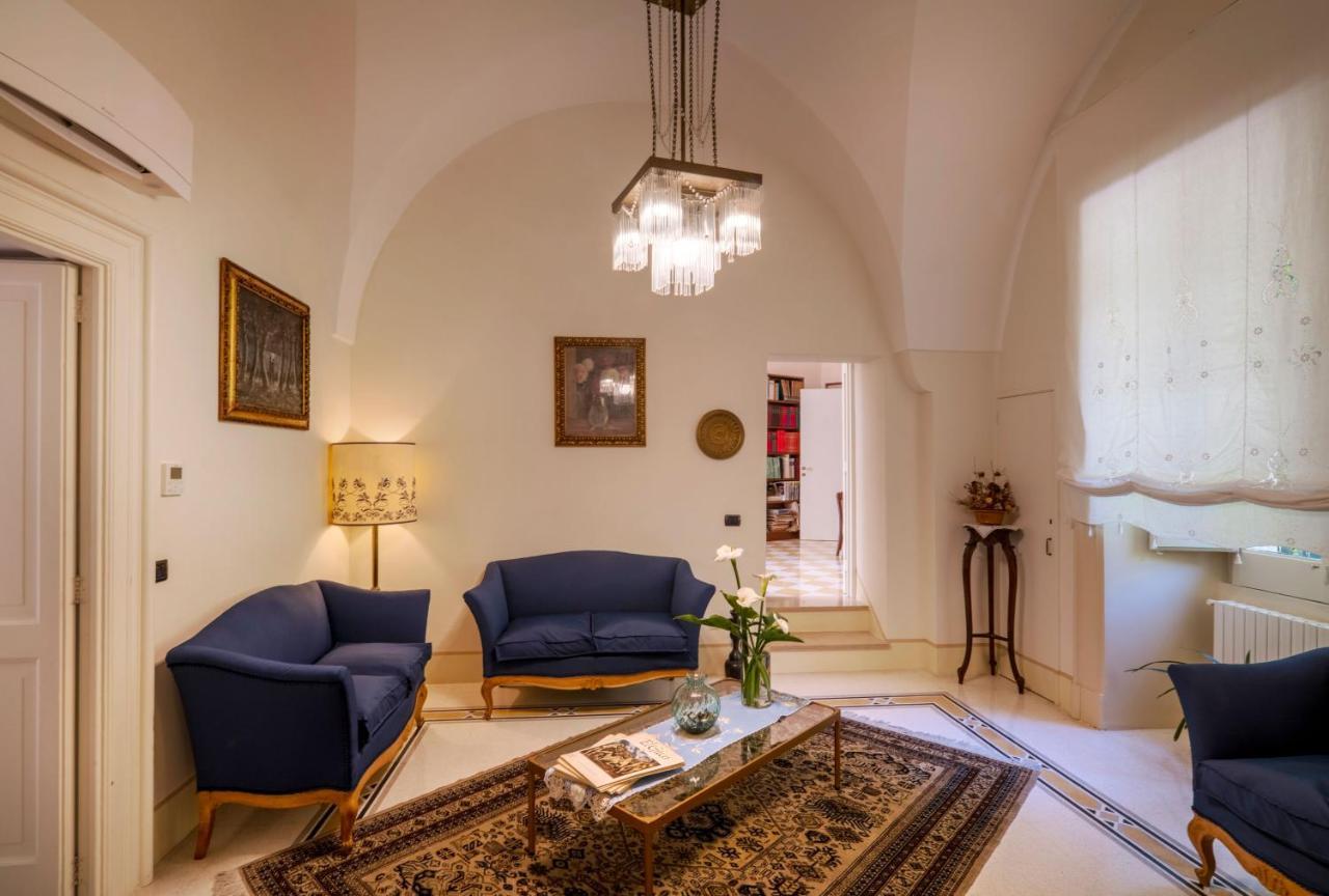 Palazzo Rollo Panzió Lecce Kültér fotó