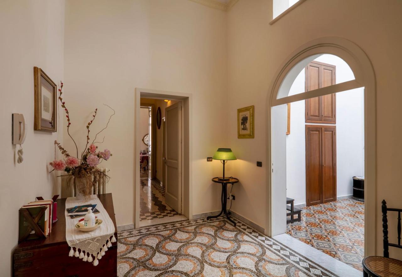 Palazzo Rollo Panzió Lecce Kültér fotó
