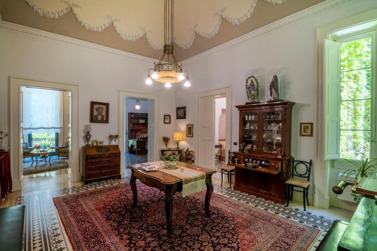 Palazzo Rollo Panzió Lecce Kültér fotó