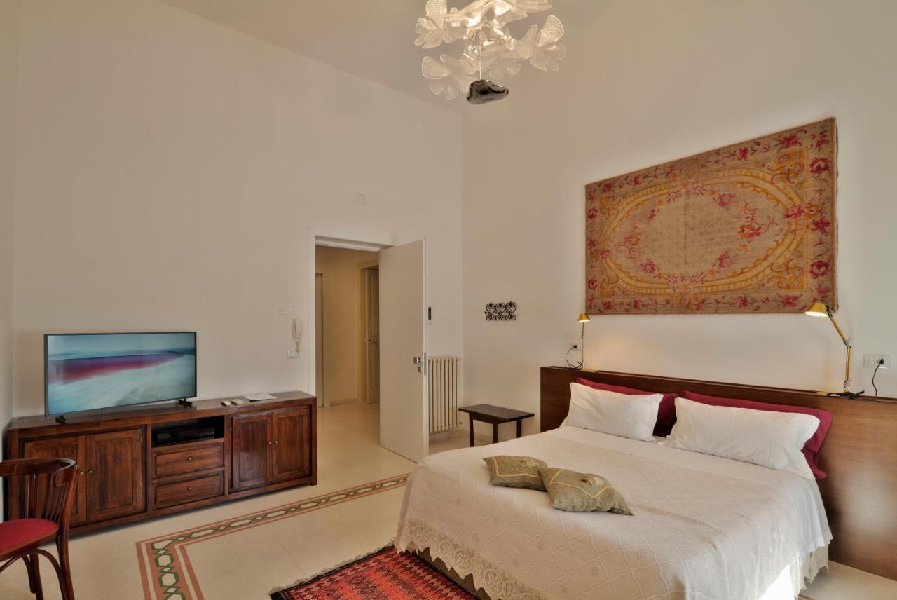 Palazzo Rollo Panzió Lecce Kültér fotó