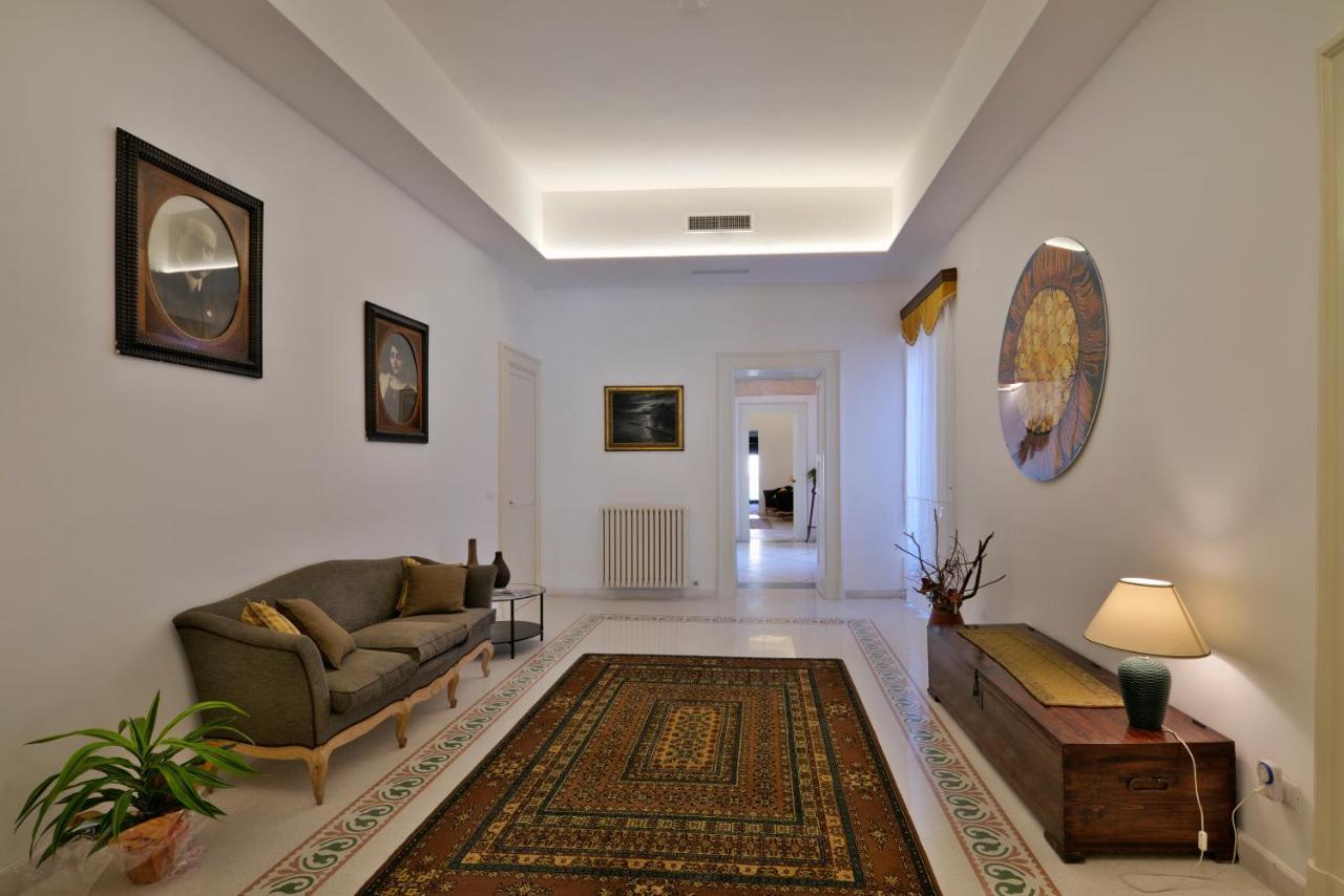 Palazzo Rollo Panzió Lecce Kültér fotó