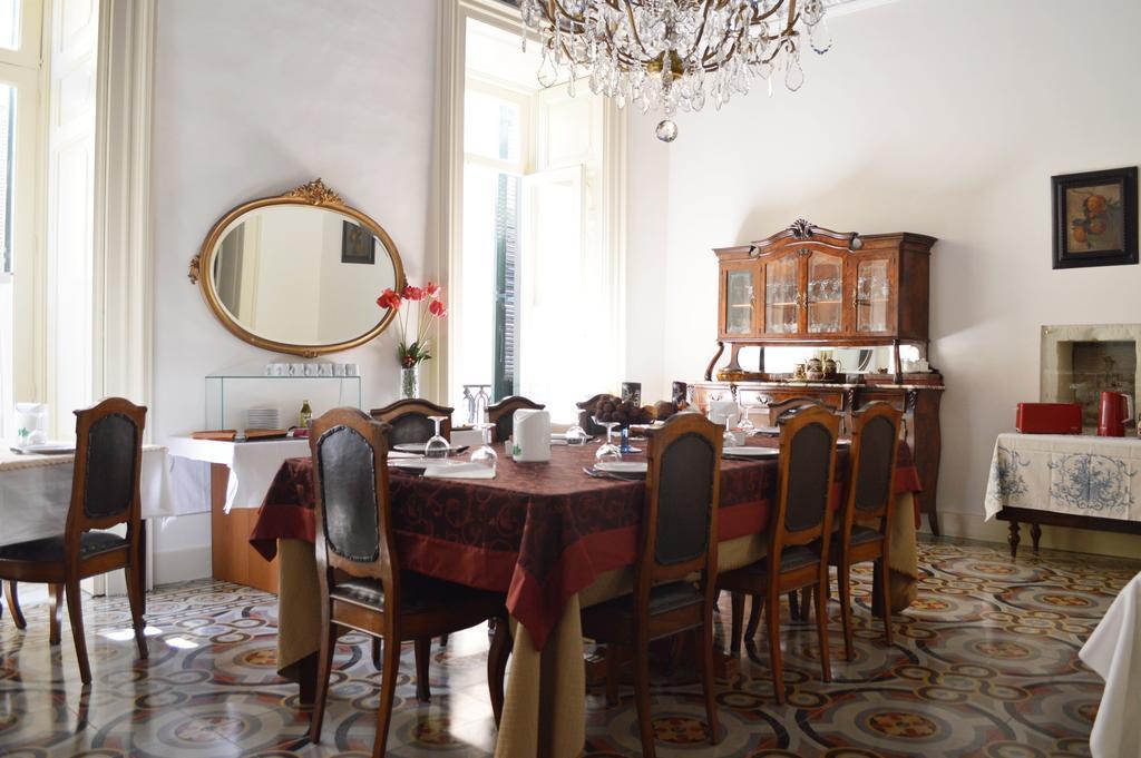 Palazzo Rollo Panzió Lecce Kültér fotó