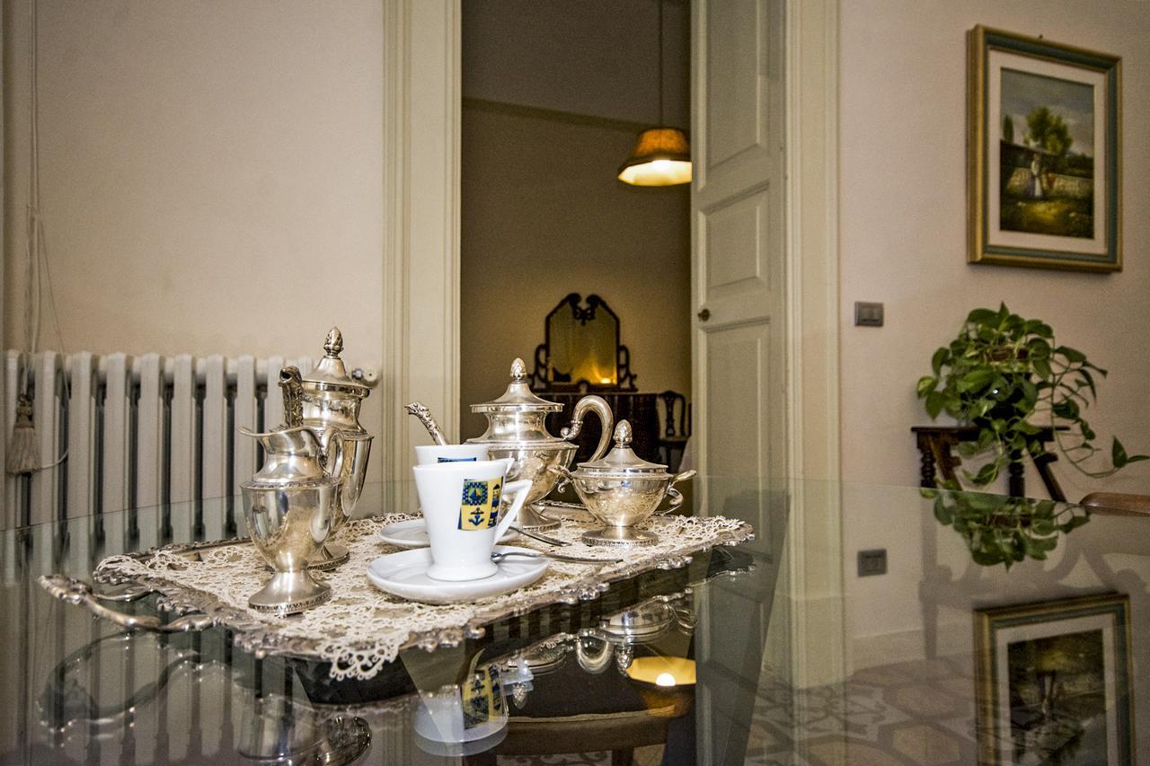Palazzo Rollo Panzió Lecce Kültér fotó
