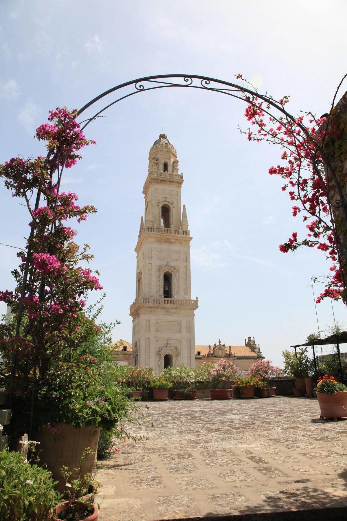 Palazzo Rollo Panzió Lecce Kültér fotó